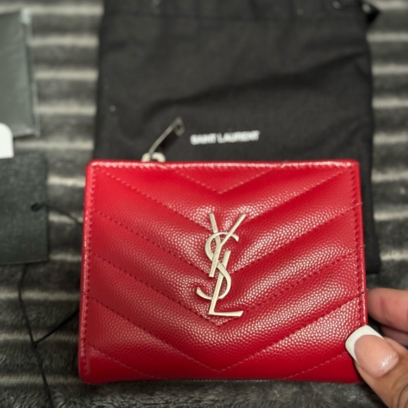 COPY - SAINT LAURENT
Monogramme quilted textured-leather wallet - Picture 5 of 8